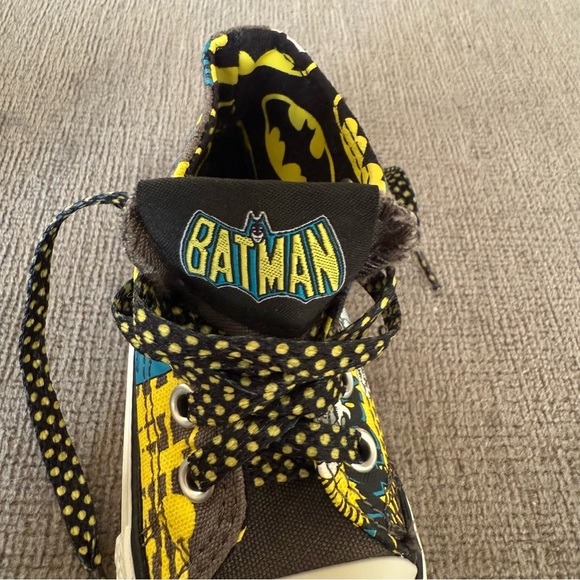 Converse Babies Batman Chuck Taylor All Star High Top Sneakers Black Yellow Sz 4 - Picture 9 of 9